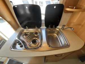 Vendita-Camper-Mansardato-Chausson-Welcome-8-a-Torino-Camping-Sofia-12