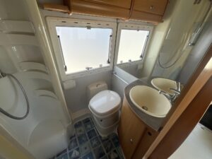 Vendita-Camper-Mansardato-Chausson-Welcome-8-a-Torino-Camping-Sofia-17