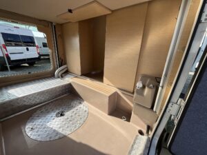 camper-semintegrale-a-torino-in-vendita-usato-giottiline-siena-330-previlege-05