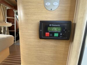 camper-semintegrale-a-torino-in-vendita-usato-giottiline-siena-330-previlege-08