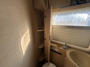 camper-semintegrale-a-torino-in-vendita-usato-giottiline-siena-330-previlege-13