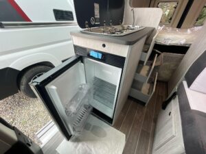 camping-sofia-van-furgonato-nuovo-in-vendita-a-torino-roller-team-livingstore-k2-sport-limited-16