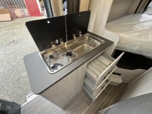 camping-sofia-vendita-camper-furgonato-nuovo-roller-team-livingstone-6-xl-sport-11