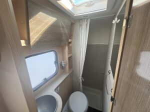 vendita-camper-semintegrale-rimor-blucamp-20-plus-a-torino-da-camping-sofia-11